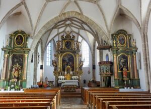 Innenansicht der Pfarrkirche Hochburg.jpg