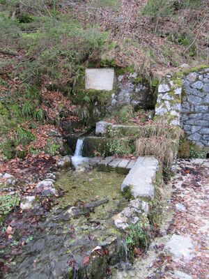 Kaiserbrunnen an der Seeleitenstraße in Unterburgau.jpg