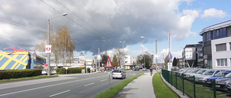 Datei:Münchner Bundesstraße in Liefering.jpg