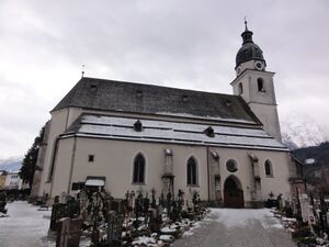 Pfarrkirche Kuchl, Nordseite.jpg