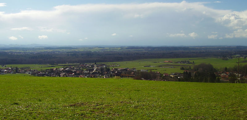 Datei:Anthering, Ansicht v. Anthering-Berg.jpg
