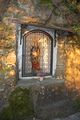 Madonna am Weg von der Kapelle zur St. Pankraz-Kirche.jpg