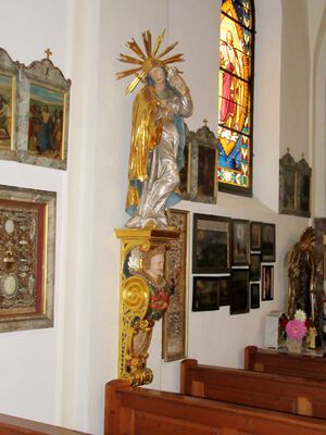 Wallfahrtskapelle Vachenlueg, linke Kirchenseite.jpg