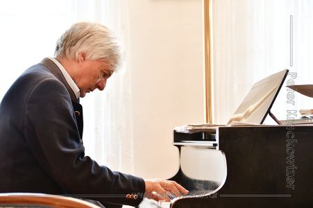 Josef Wallnig Klavier 04.jpg