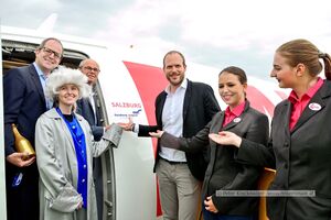 Lauda-Airbus auf den Namen Salzburg getauft 06.jpg
