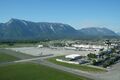 Salzburg Airport mit Untersberg und Lattengebirge.jpg
