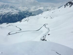 Grossglockner Hochalpenstrasse Schneeraeumung 2013 70.jpg