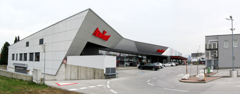 Datei:Geschäftszeile an der Römerstraße, Erweiterung 2016.JPG