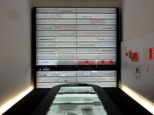 Reichhaltig gestaltete Ausstellungskoje im Keltenmuseum Hallein.jpg