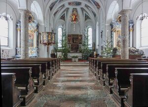 Stadtpfarrkirche Morzg, Innenansicht am 21.12.2011.jpg
