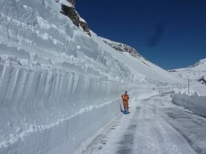 Großglockner Hochalpenstraße Schneeräumung 2017 Nordrampe 40.jpg