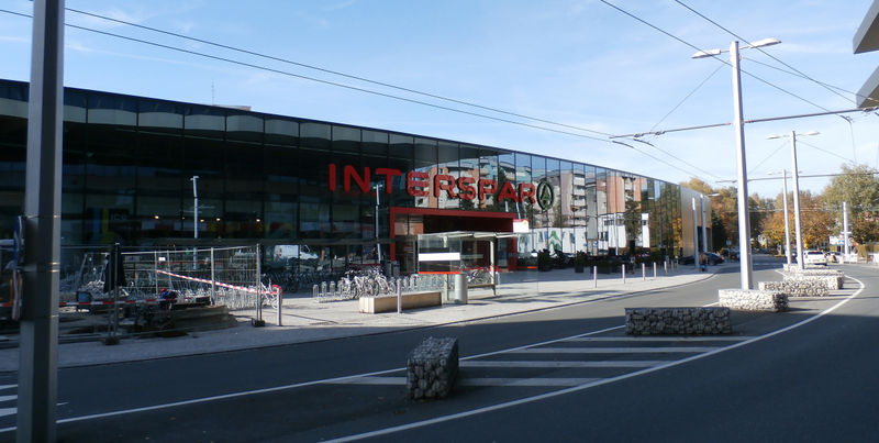 Datei:Interspar Lehen, südliche Ansicht.jpg