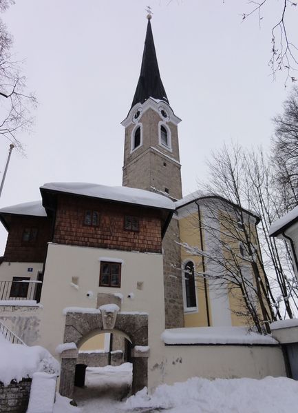 Datei:Schanzhäusl und Stadtpfarrkirche, östliche Ansicht.JPG