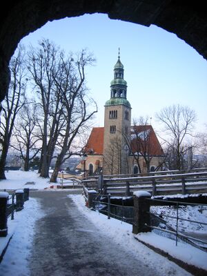 Müllner Kirche von der Monikapforte aus.jpg