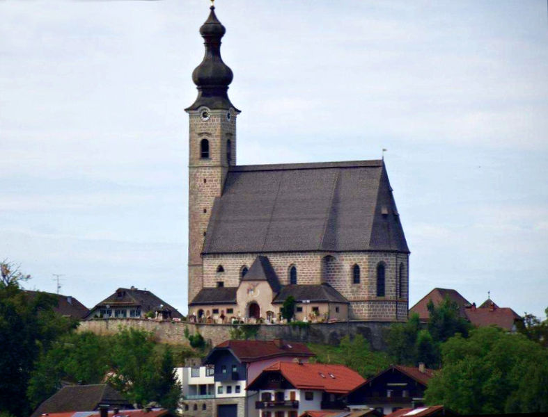 Datei:Pfarrkirche Anger.jpg