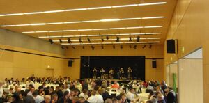Wallerseehalle, Innenansicht.jpg