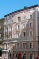 Hoellbraeu Fassade 2008.jpg