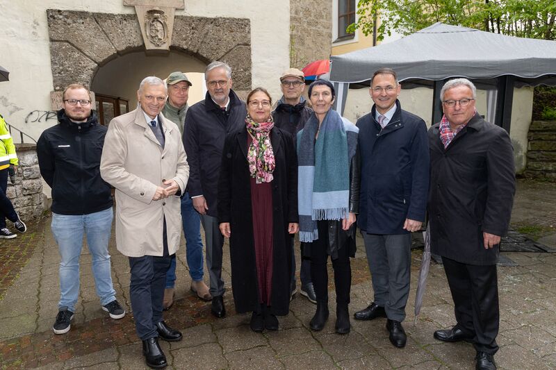 Datei:Kunstprojekt Einwurf Eröffnung.jpg