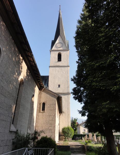 Datei:Maxglaner Kirche, Westseite.jpg
