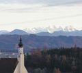 Pfarrkirche mit Dachstein.JPG