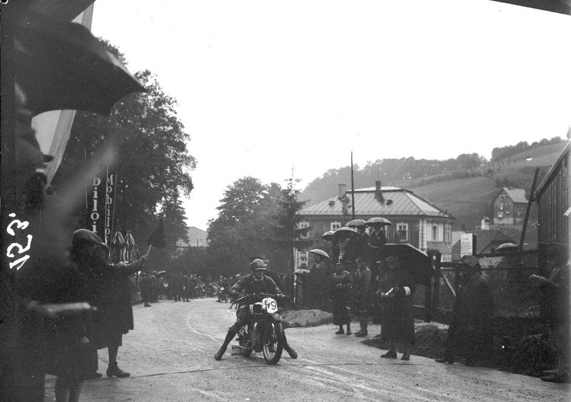 Datei:Walla Peppi 1932 Gaisbergrennen.jpg
