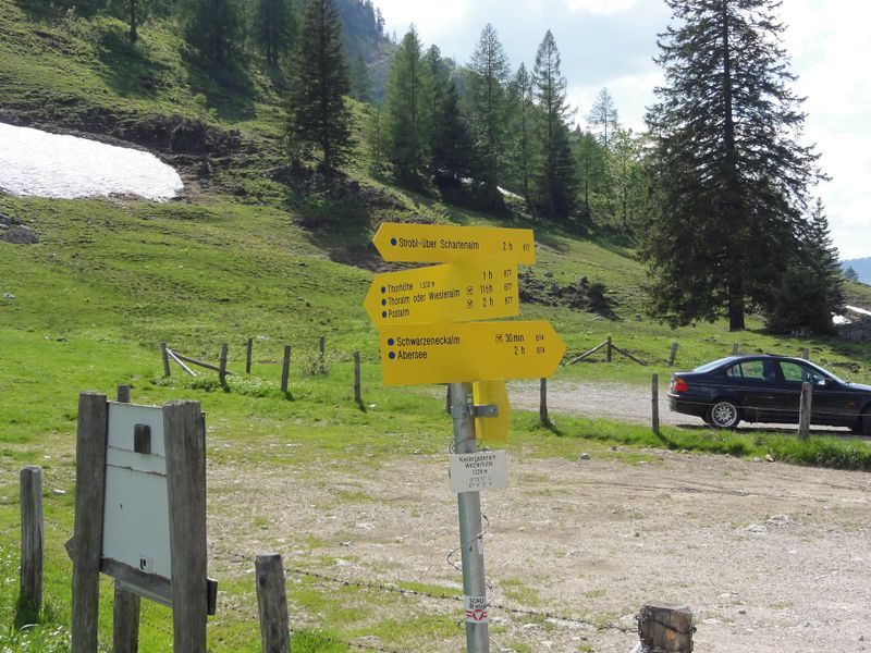 Datei:Wegweiser bei der Wetzlerhütte.jpg