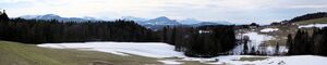 Buchschach mit Bergpanorama, Aufnahme vom Schernthanweg.jpg