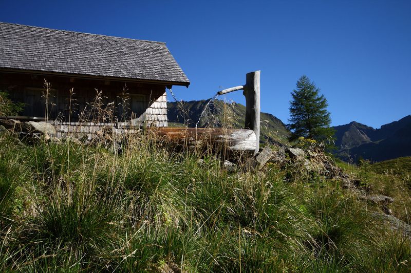 Datei:Hütte gralatisee 33974 2016-08-25.jpg
