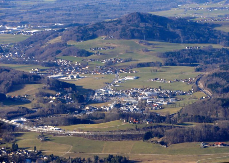 Datei:Kasern, vom Gaisberg aus.jpg