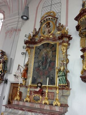 Rechter Seitenaltar in der Pfarrkirche Piding.jpg