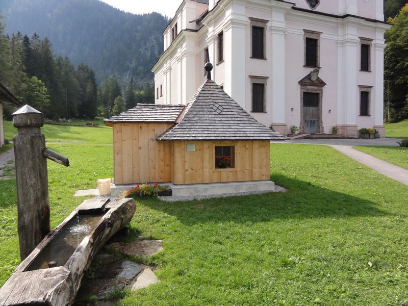 Datei:Brunnen in maria kirchental.jpg