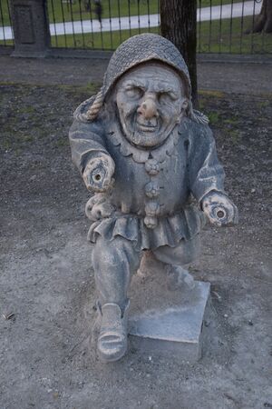 Der Zwerg mit dem Strohtaschenhut.jpg