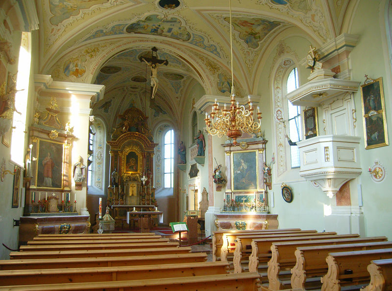 Datei:Embacher Kirche, Innenansicht.jpg