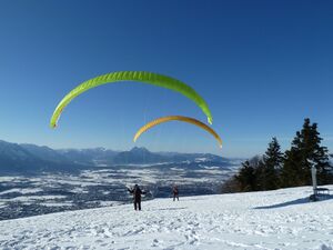 Gleitschirmfliegen im Duett vom Gaisberg.jpg