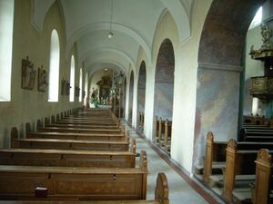 Pfarrkirche Obertrum, linkes Seitenschiff.jpg