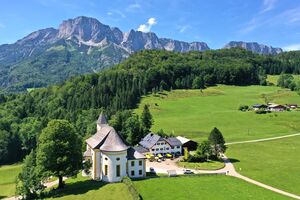 Wallfahrtskirche Mariä Heimsuchung (Ettenberg) Sommerbild 02.jpg
