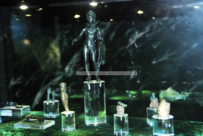 Datei:Herkulesstatuette am Hochtor.jpg