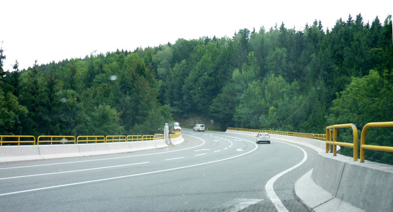 Datei:Nesselgrabenbrücke, westliche Ansicht.jpg