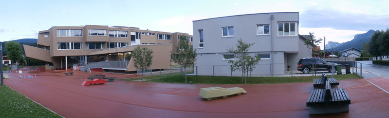 Datei:Volksschule Thalgau, Ansicht von der Wartenfelserstraße.JPG