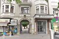 2020 06 06 Mirabellplatz erhalten gebliebener Torbogen Sekundogeniturpalast.jpg