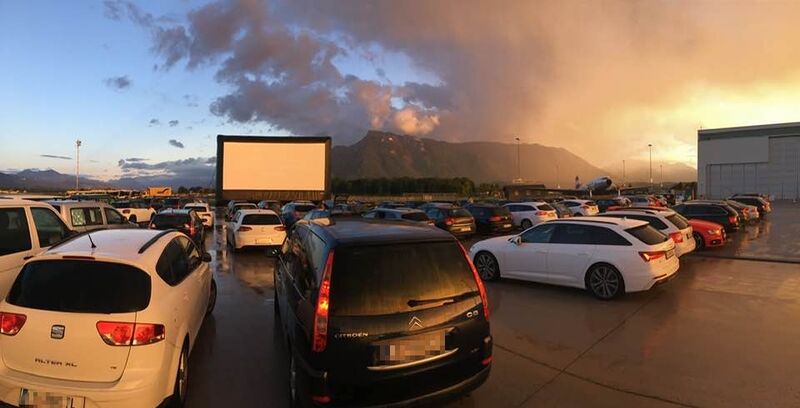 Datei:Autokino Salzburg Airport.jpg