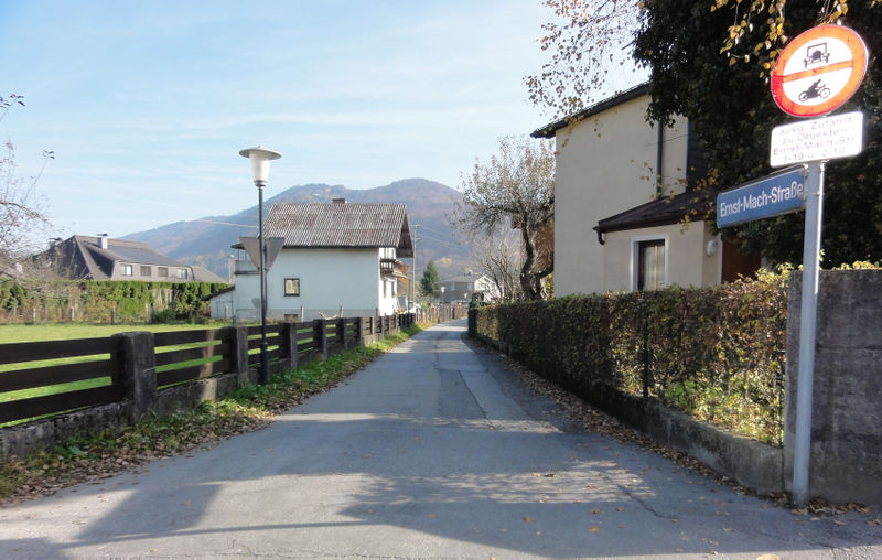 Datei:Ernst-Mach-Straße.jpg