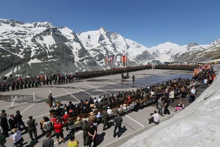 Grossglockner Angelobung 03.jpg