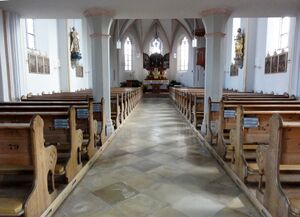 Pfarrkirche Leobendorf, Mittelgang.jpg