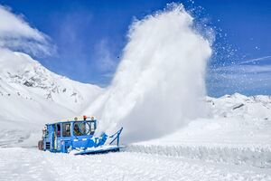 Großglockner Hochalpenstraße Schneeräumung 2024 29.jpg