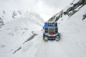 Großglockner Hochalpenstraße Schneeräumung 2025 03.jpg