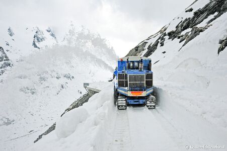 Großglockner Hochalpenstraße Schneeräumung 2025 03.jpg