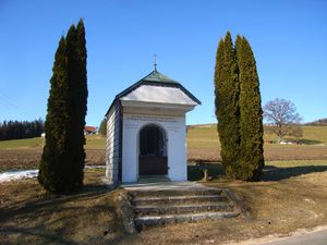 Kapelle an der Höglstraße in Anger.jpg