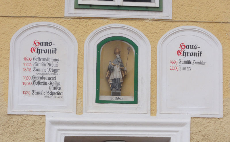 Datei:Urbankeller, Hauschronik beim Eingang des Urbankellers.JPG
