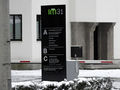 Wegweiser für die im M31 untergebrachten Institutionen.JPG